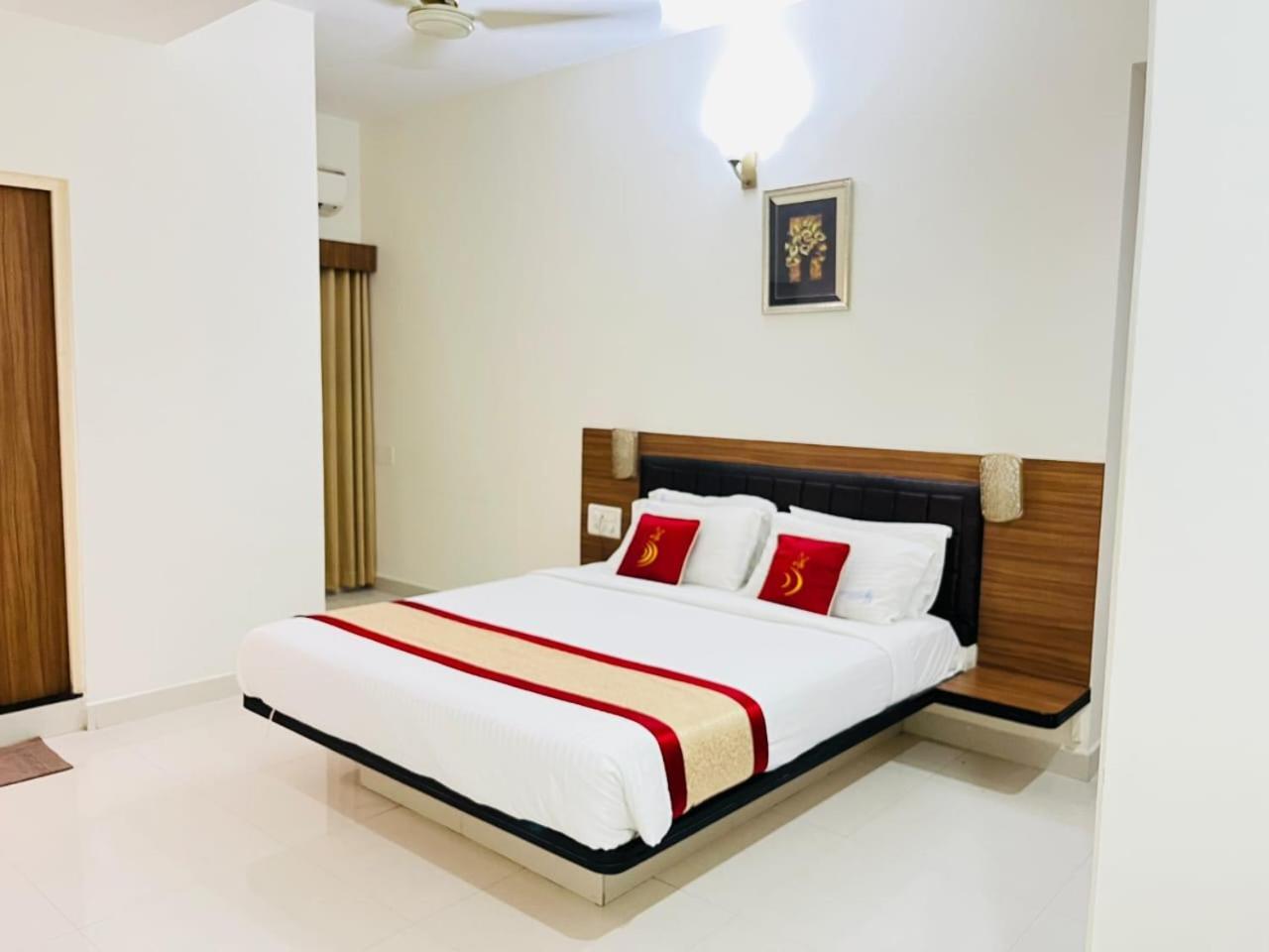 Hotel Grand Bee Bangalore Eksteriør bilde
